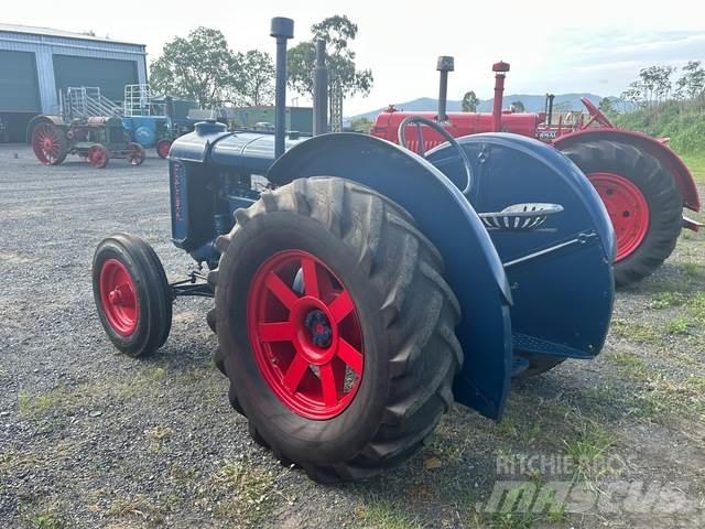 Fordson  Statyba - Kita