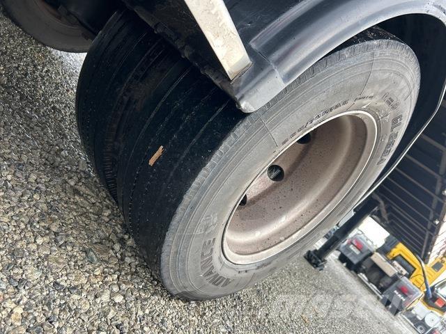 Fruehauf FBC Priekabos su tentu