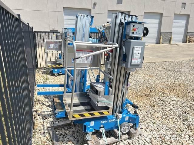 Genie AWP-25S Vertikalūs stiebiniai keltuvai