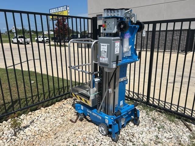 Genie AWP-25S Vertikalūs stiebiniai keltuvai