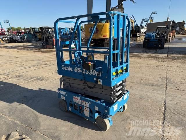 Genie GS-1330M Žirkliniai keltuvai