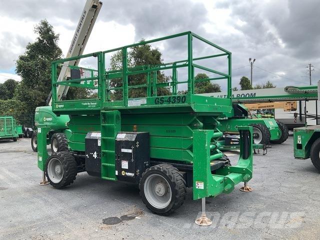 Genie GS-4390 Žirkliniai keltuvai