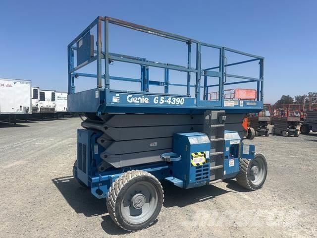 Genie GS-4390 Žirkliniai keltuvai