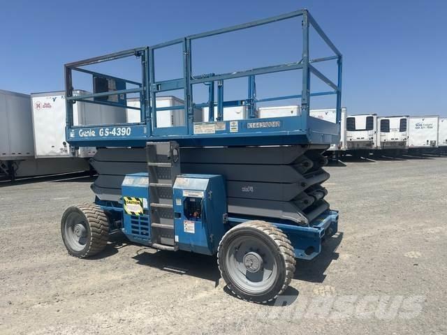 Genie GS-4390 Žirkliniai keltuvai