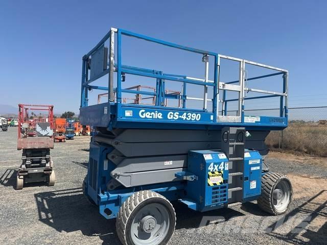 Genie GS-4390 Žirkliniai keltuvai