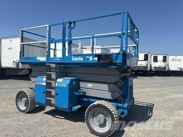 Genie GS-4390 Žirkliniai keltuvai