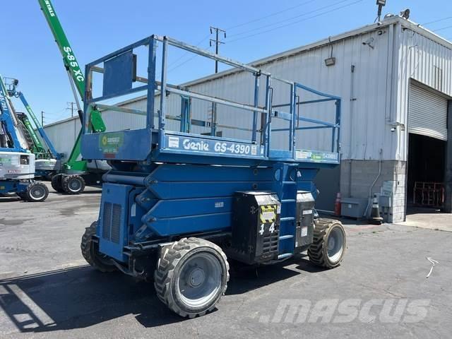 Genie GS-4390 Žirkliniai keltuvai