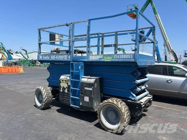 Genie GS-4390 Žirkliniai keltuvai