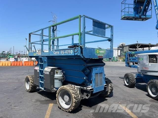 Genie GS-4390 Žirkliniai keltuvai