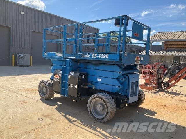 Genie GS4390 Žirkliniai keltuvai