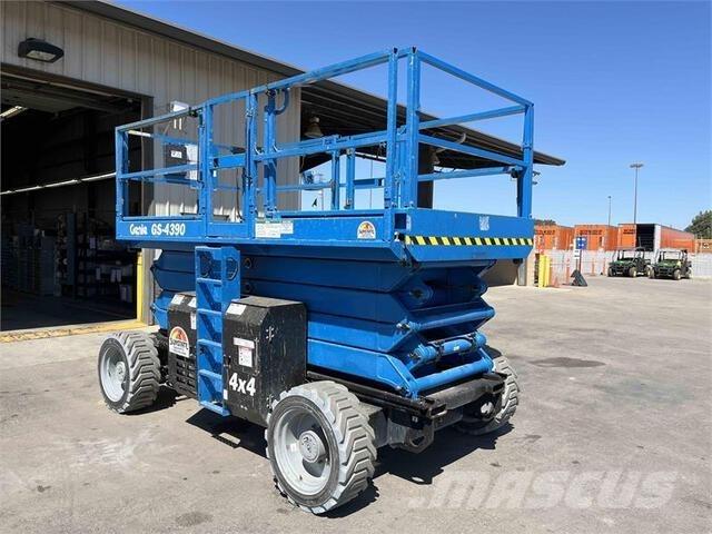 Genie GS4390RT Žirkliniai keltuvai