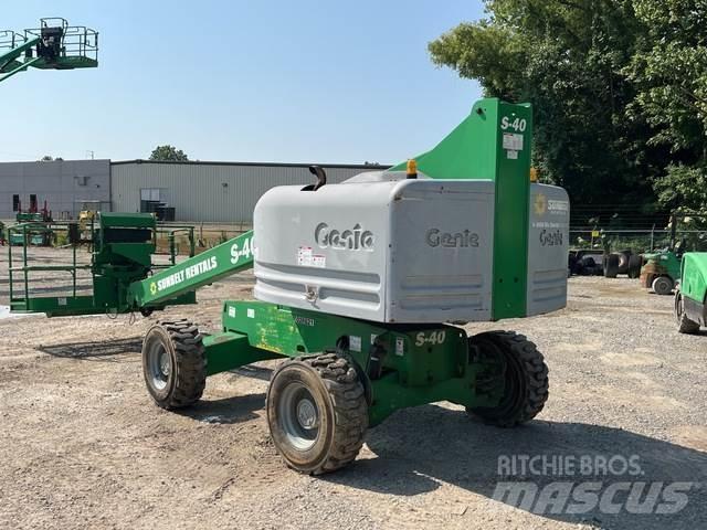 Genie S-40 Statyba - Kita