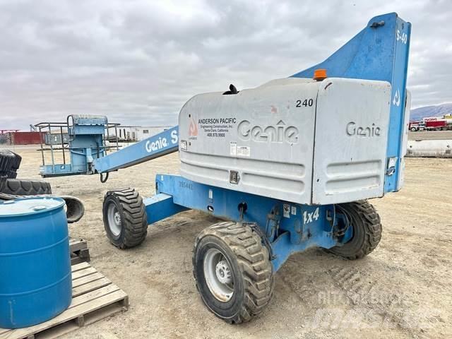 Genie S-40 Statyba - Kita