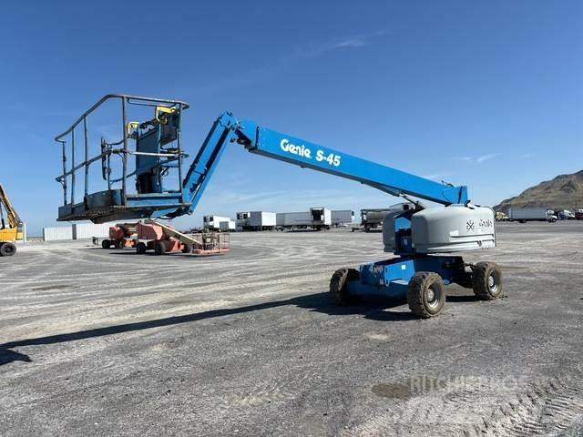 Genie S-45 Statyba - Kita