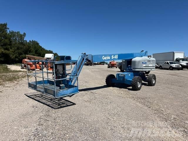 Genie S-45 Statyba - Kita