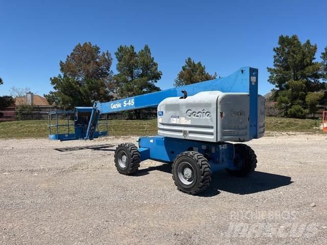 Genie S-45 Statyba - Kita