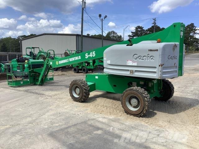 Genie S-45 Teleskopiniai keltuvai