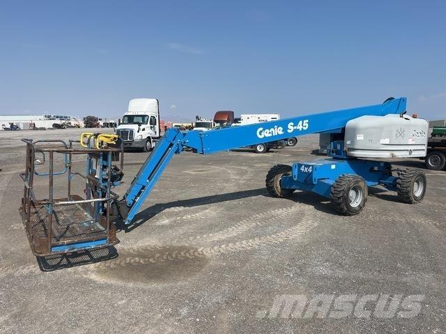 Genie S-45 Telescopic boom lifts