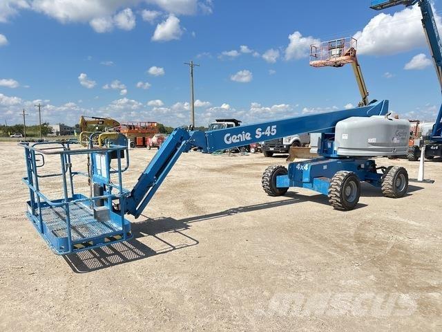 Genie S-45 Teleskopiniai keltuvai
