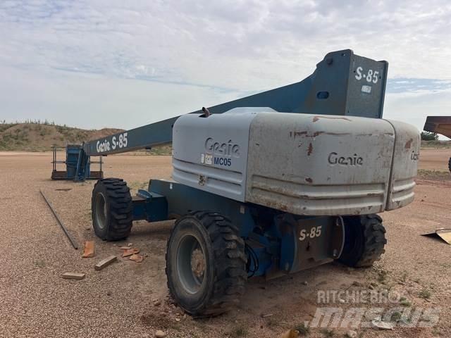 Genie S-85 Statyba - Kita