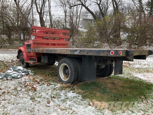 GMC 5500 Savivarčių priekabų vilkikai