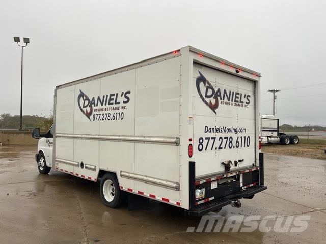 GMC Savana Sunkvežimiai su dengtu kėbulu