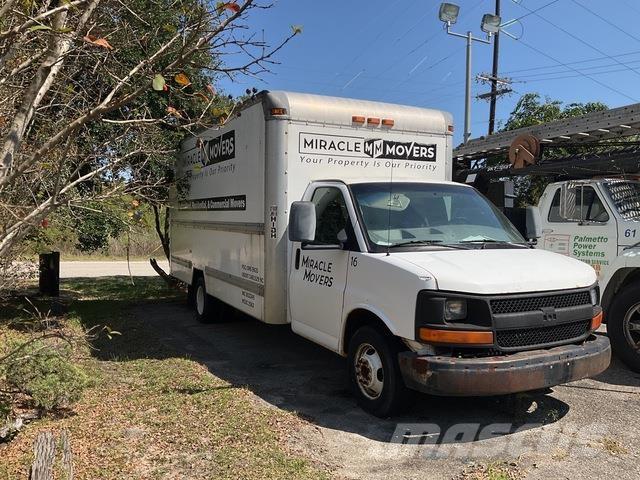 GMC Savana Sunkvežimiai su dengtu kėbulu