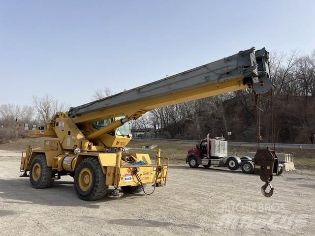 Grove RT530E Neapdoroto reljefo kranai
