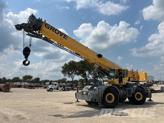 Grove RT700E Neapdoroto reljefo kranai