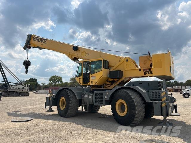 Grove RT700E Neapdoroto reljefo kranai