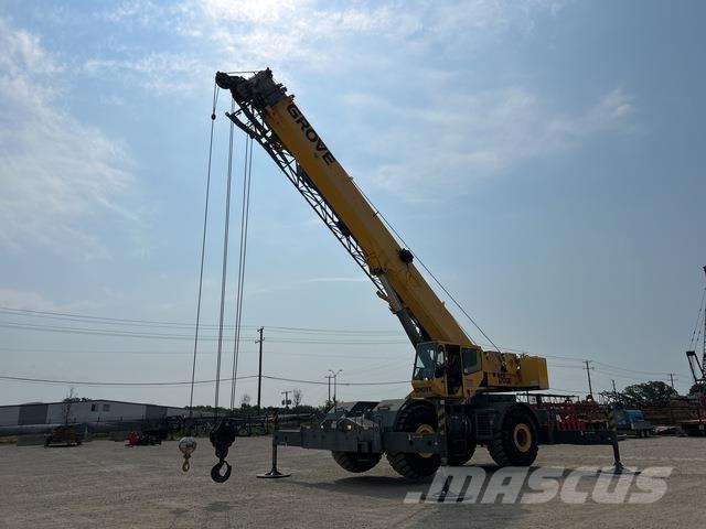 Grove RT700E Neapdoroto reljefo kranai