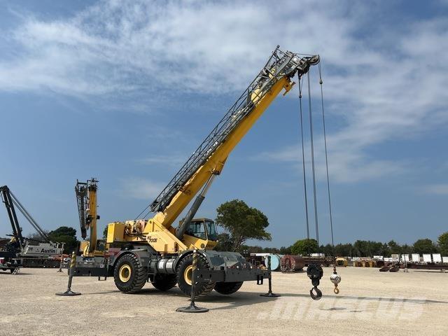 Grove RT700E Neapdoroto reljefo kranai