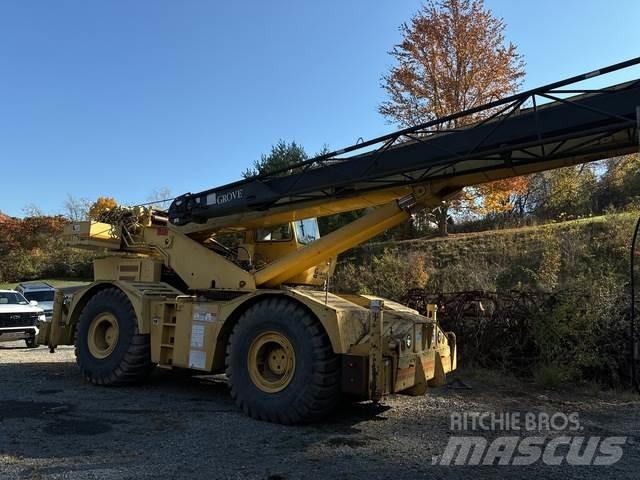Grove RT750 Neapdoroto reljefo kranai