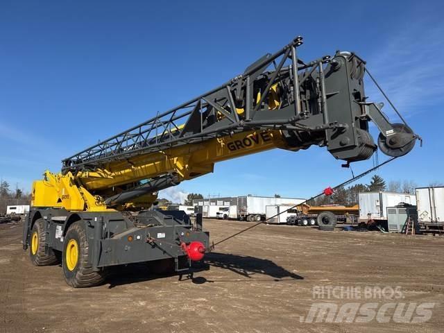 Grove RT890E Neapdoroto reljefo kranai