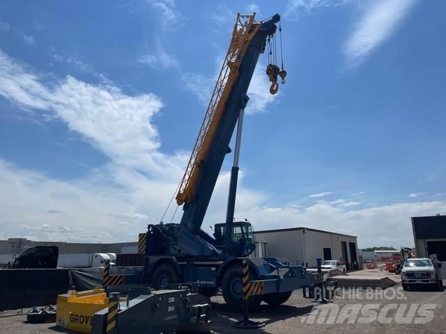 Grove RT890E Neapdoroto reljefo kranai