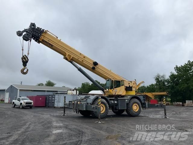 Grove RT890E Neapdoroto reljefo kranai