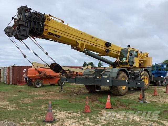 Grove RT890E Neapdoroto reljefo kranai