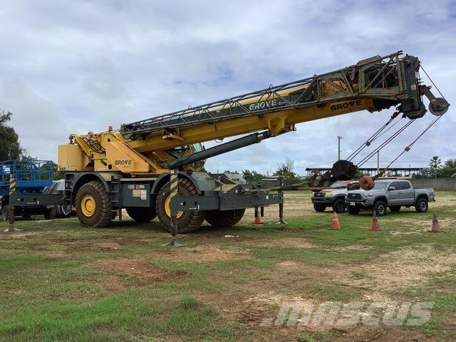 Grove RT890E Neapdoroto reljefo kranai