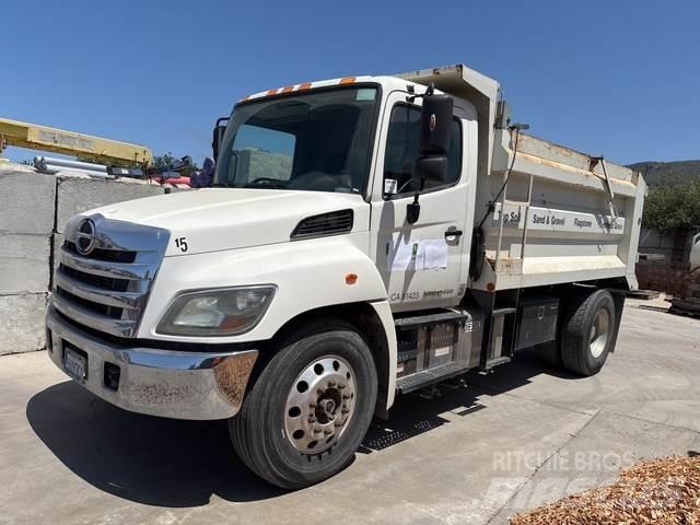Hino  Savivarčių priekabų vilkikai