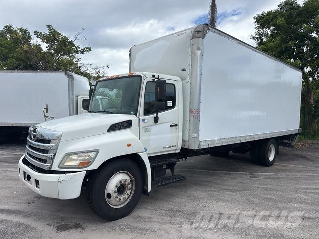 Hino  Sunkvežimiai su dengtu kėbulu