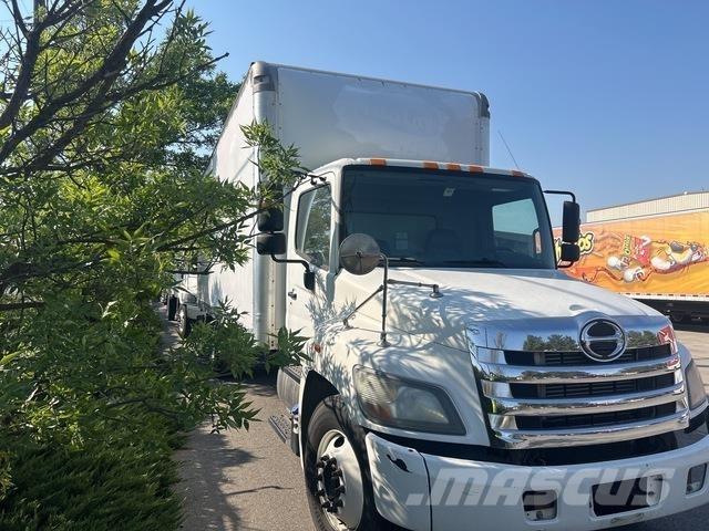 Hino 268 Sunkvežimiai su dengtu kėbulu