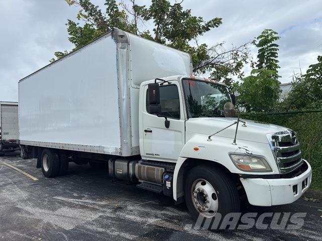 Hino 268 Sunkvežimiai su dengtu kėbulu