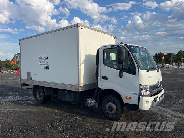 Hino 300 721 Sunkvežimiai su dengtu kėbulu