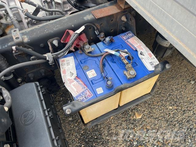 Hino 300 721 Sunkvežimiai su dengtu kėbulu