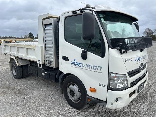 Hino 300 917 Savivarčių priekabų vilkikai