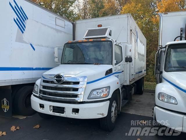 Hino 338 Sunkvežimiai su dengtu kėbulu