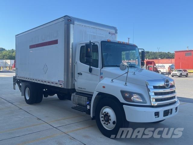 Hino 338 Sunkvežimiai su dengtu kėbulu
