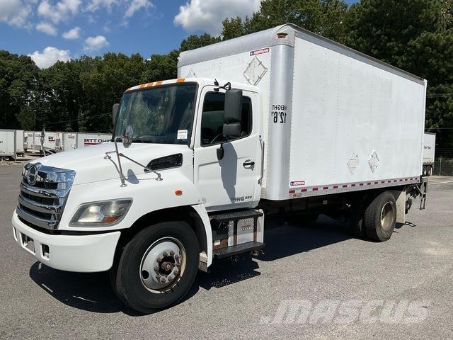 Hino 338 Sunkvežimiai su dengtu kėbulu