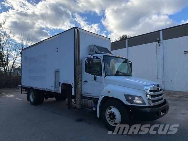 Hino 338 Sunkvežimiai su dengtu kėbulu