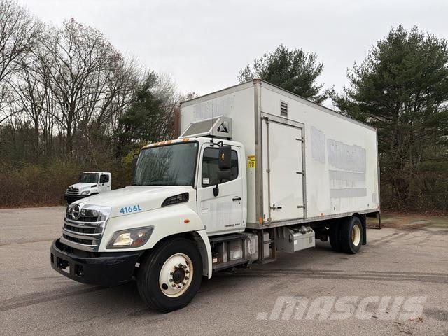 Hino 338 Sunkvežimiai su dengtu kėbulu